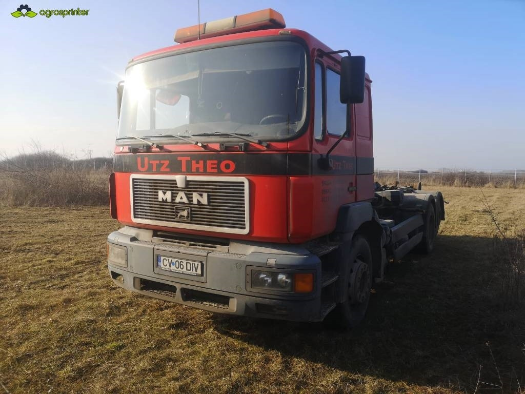 MAN F2001 - Pacēlājs ar āķi: foto 1 MAN F2001 - Pacēlājs ar āķi: foto 1