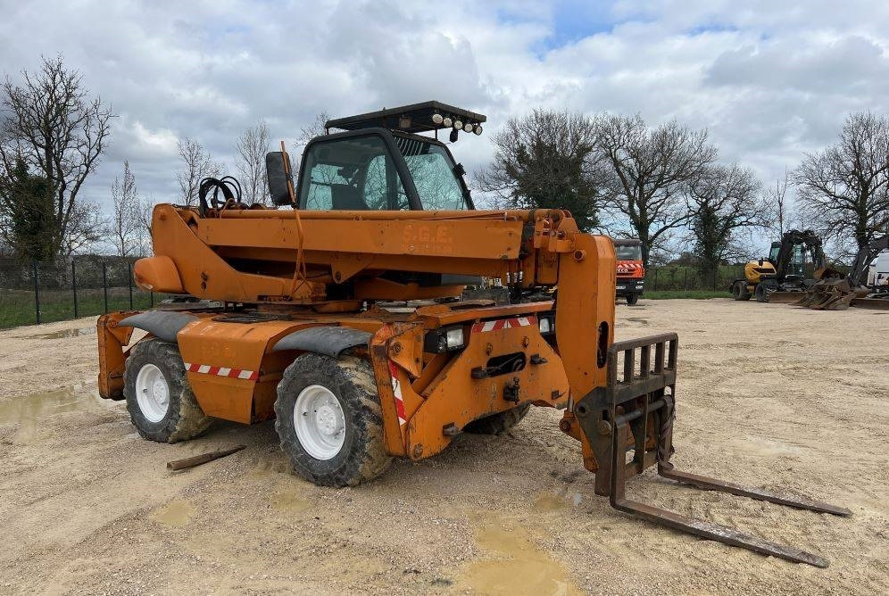 Manitou MRT 1432 - Teleskopiskais iekrāvējs: foto 5 Manitou MRT 1432 - Teleskopiskais iekrāvējs: foto 5