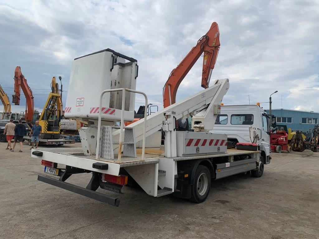 Mercedes-Benz Atego 818 - Autopacēlājs: foto 4 Mercedes-Benz Atego 818 - Autopacēlājs: foto 4