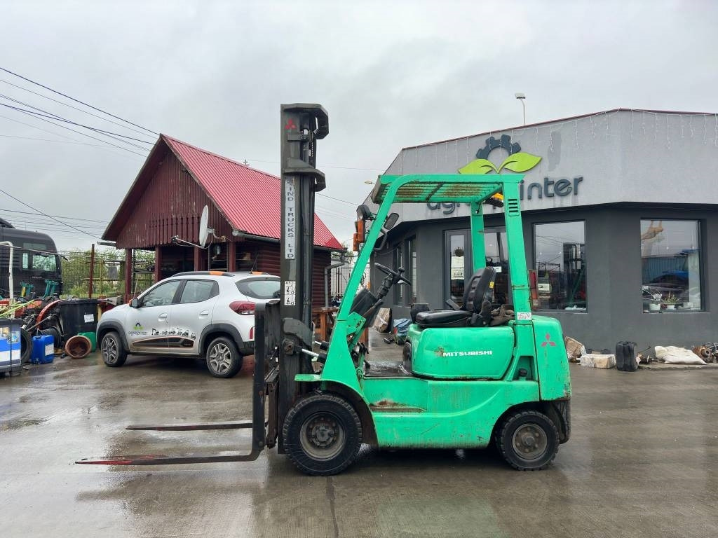 Mitsubishi FD15 - Dīzeļiekrāvējs: foto 3 Mitsubishi FD15 - Dīzeļiekrāvējs: foto 3