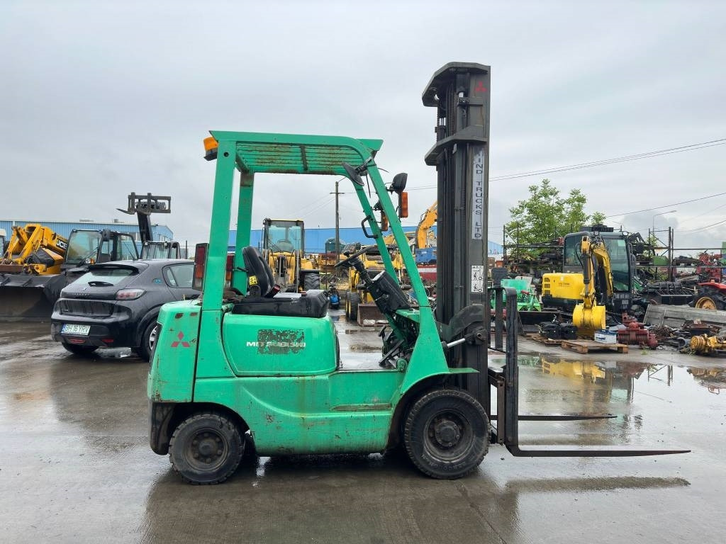 Mitsubishi FD15 - Dīzeļiekrāvējs: foto 4 Mitsubishi FD15 - Dīzeļiekrāvējs: foto 4