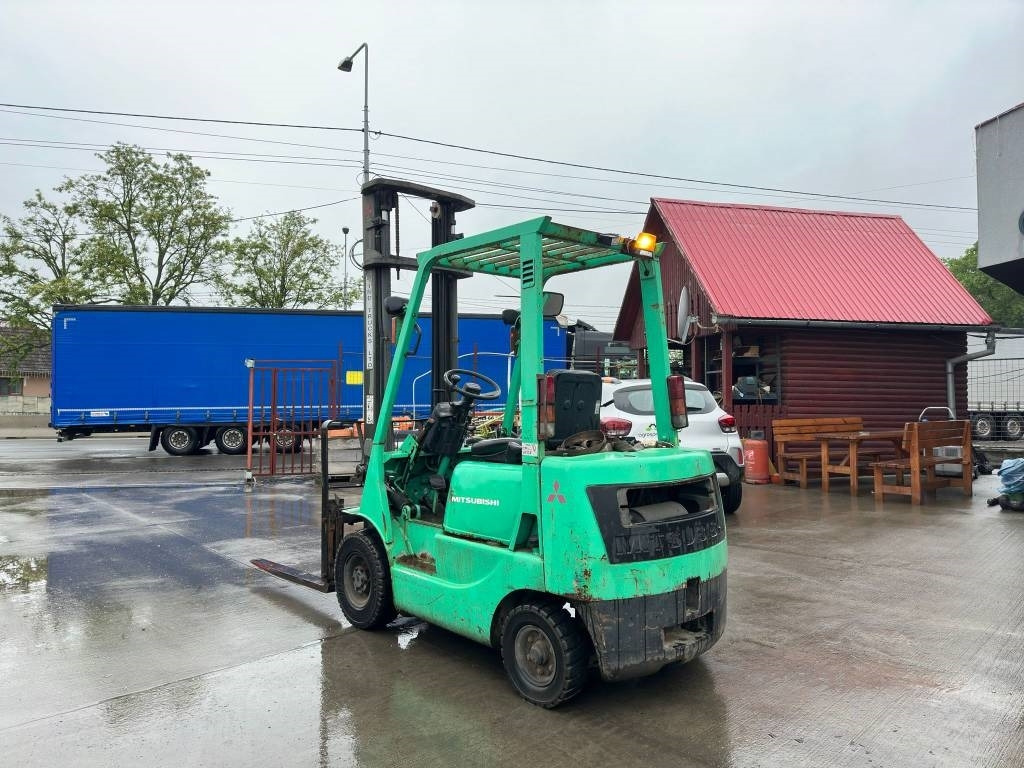 Mitsubishi FD15 - Dīzeļiekrāvējs: foto 5 Mitsubishi FD15 - Dīzeļiekrāvējs: foto 5