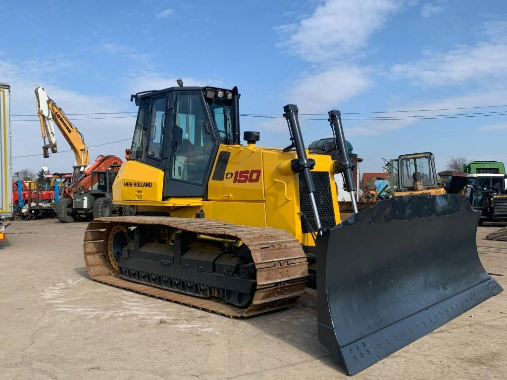 New Holland D 150 - Buldozers: foto 1 New Holland D 150 - Buldozers: foto 1