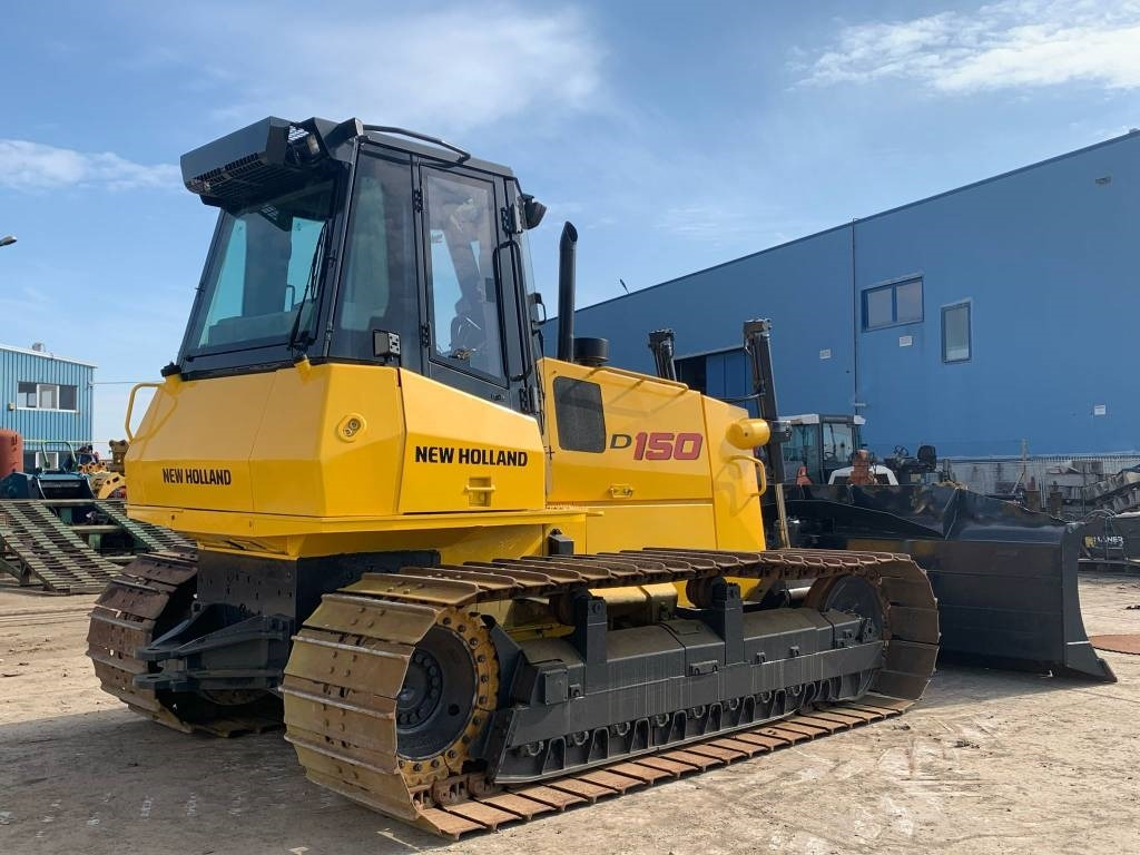New Holland D 150 - Buldozers: foto 3 New Holland D 150 - Buldozers: foto 3