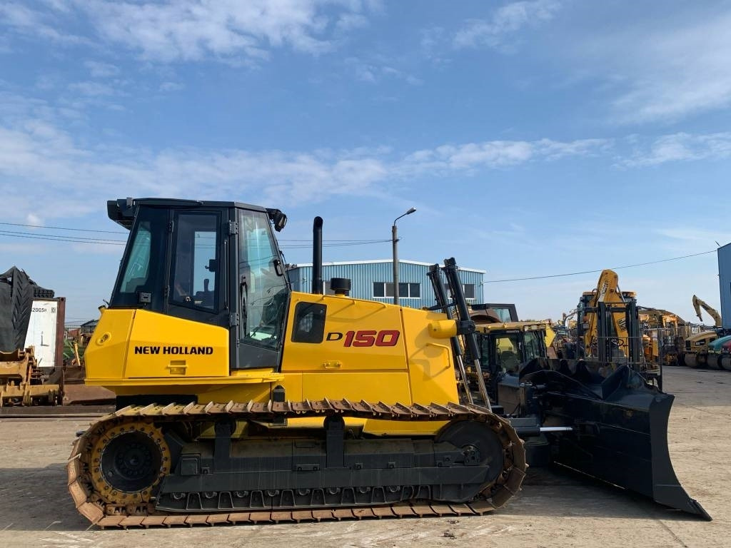 New Holland D 150 - Buldozers: foto 2 New Holland D 150 - Buldozers: foto 2