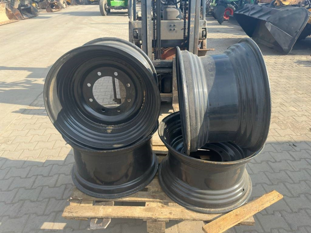New Holland LM WHEEL RIM  - Riepa - Celtniecības tehnika: foto 1 New Holland LM WHEEL RIM  - Riepa - Celtniecības tehnika: foto 1