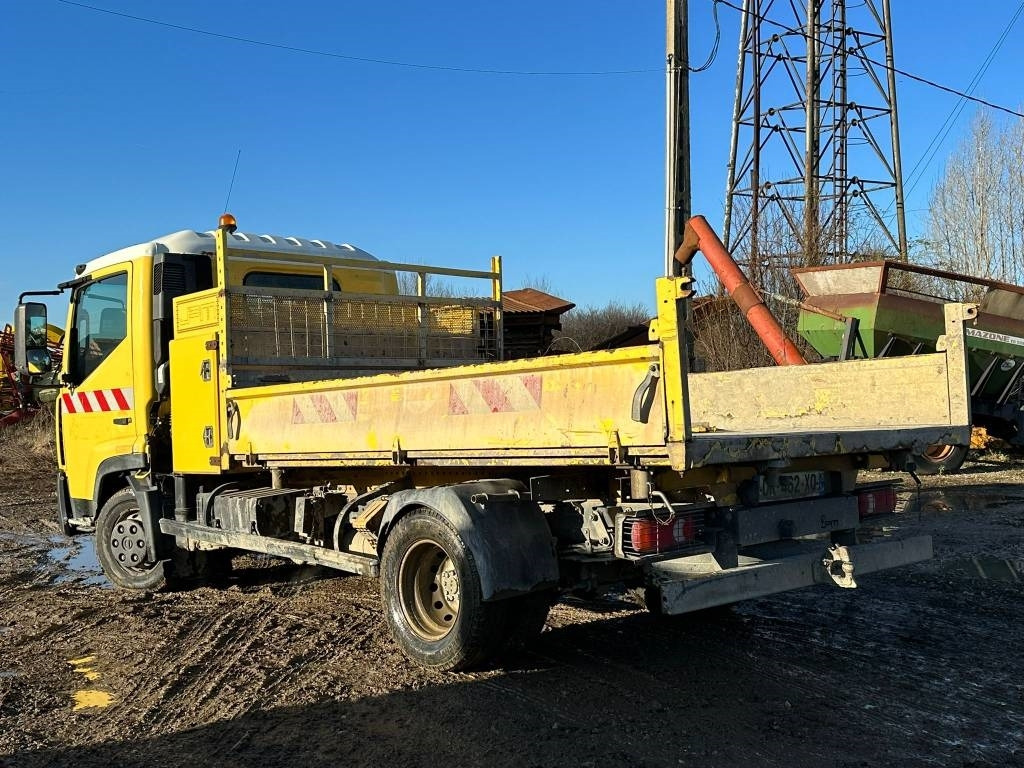 Nissan NT500 - Kravas automašīna pašizgāzējs: foto 4 Nissan NT500 - Kravas automašīna pašizgāzējs: foto 4