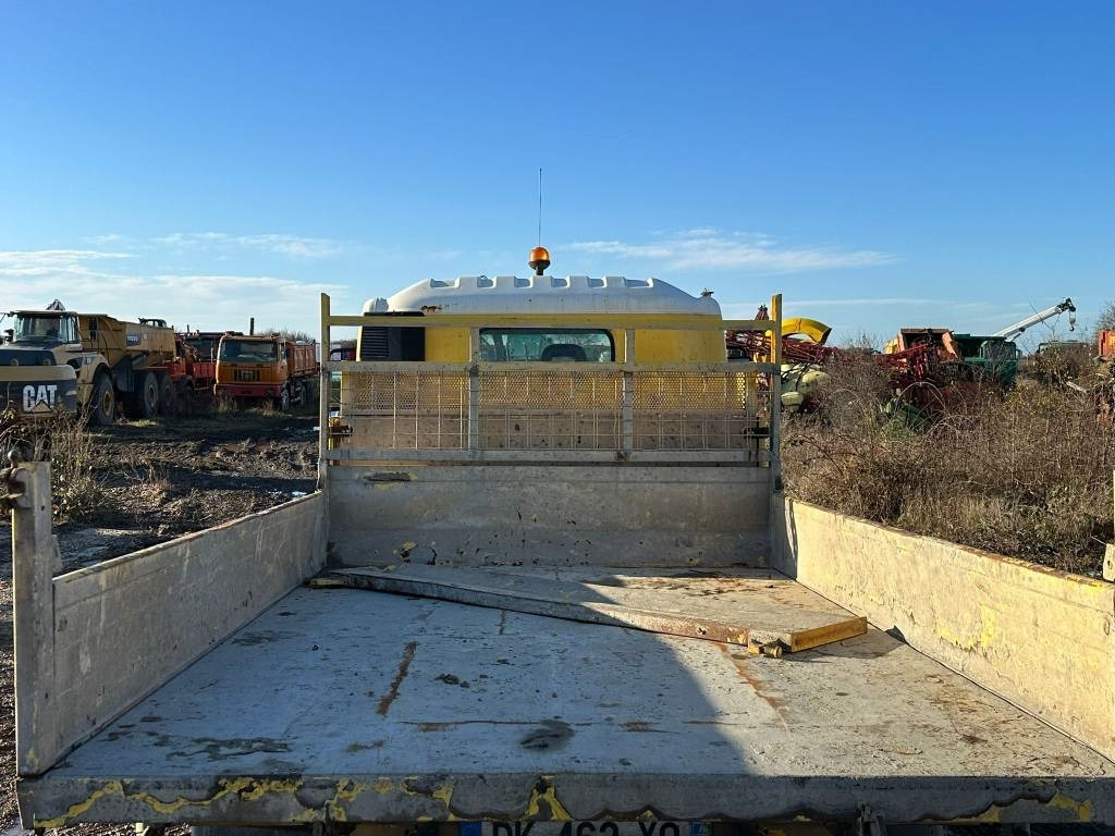 Nissan NT500 - Kravas automašīna pašizgāzējs: foto 5 Nissan NT500 - Kravas automašīna pašizgāzējs: foto 5