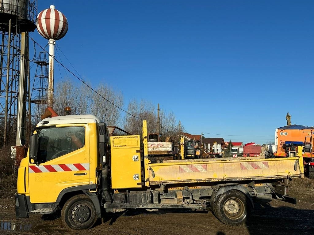 Nissan NT500 - Kravas automašīna pašizgāzējs: foto 3 Nissan NT500 - Kravas automašīna pašizgāzējs: foto 3