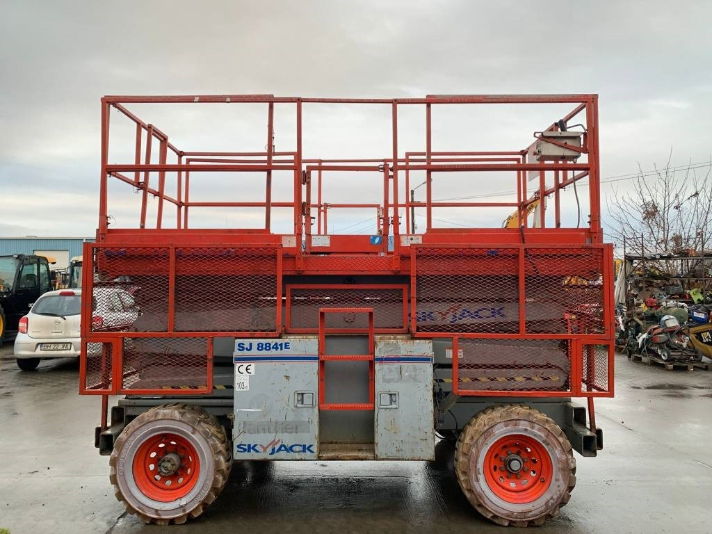 SkyJack SJ 8841 - Šķērveida pacēlājs: foto 3 SkyJack SJ 8841 - Šķērveida pacēlājs: foto 3