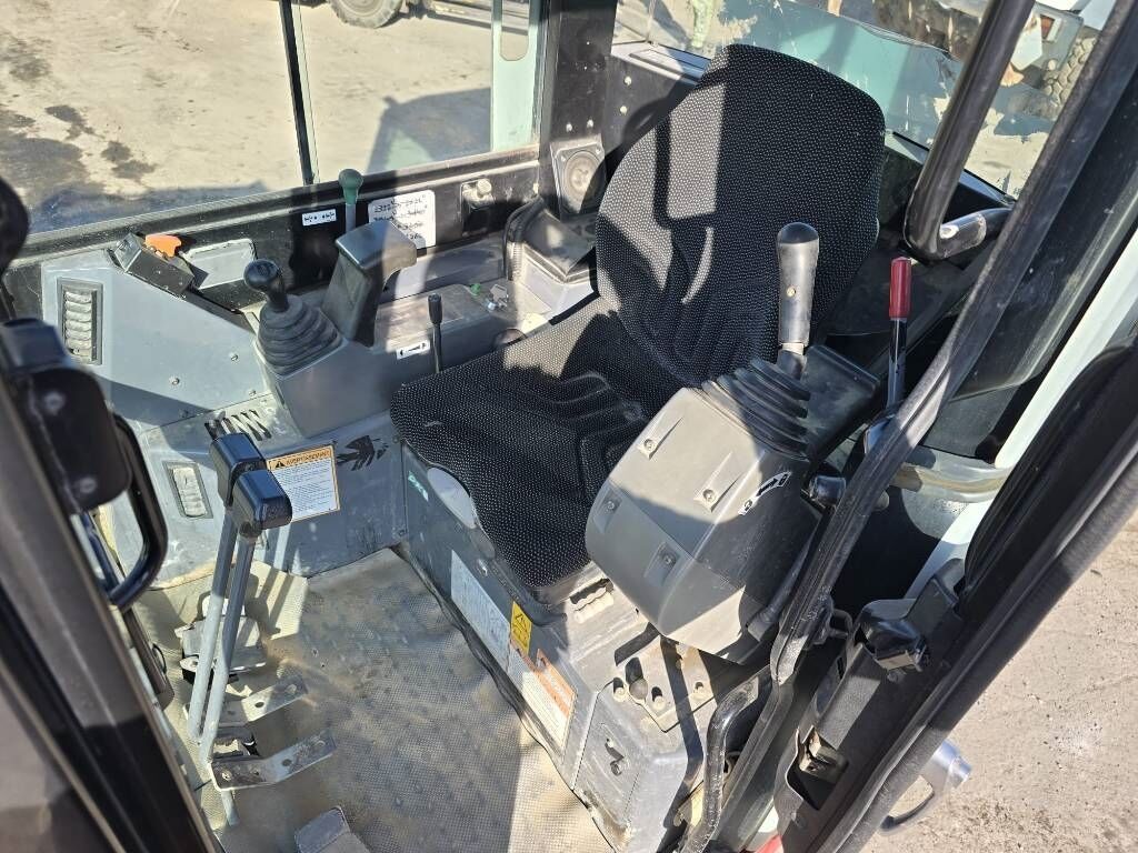 Takeuchi TB 23 R Takeuchi TB 23 R - Mini-ekskavators: foto 4 Takeuchi TB 23 R Takeuchi TB 23 R - Mini-ekskavators: foto 4