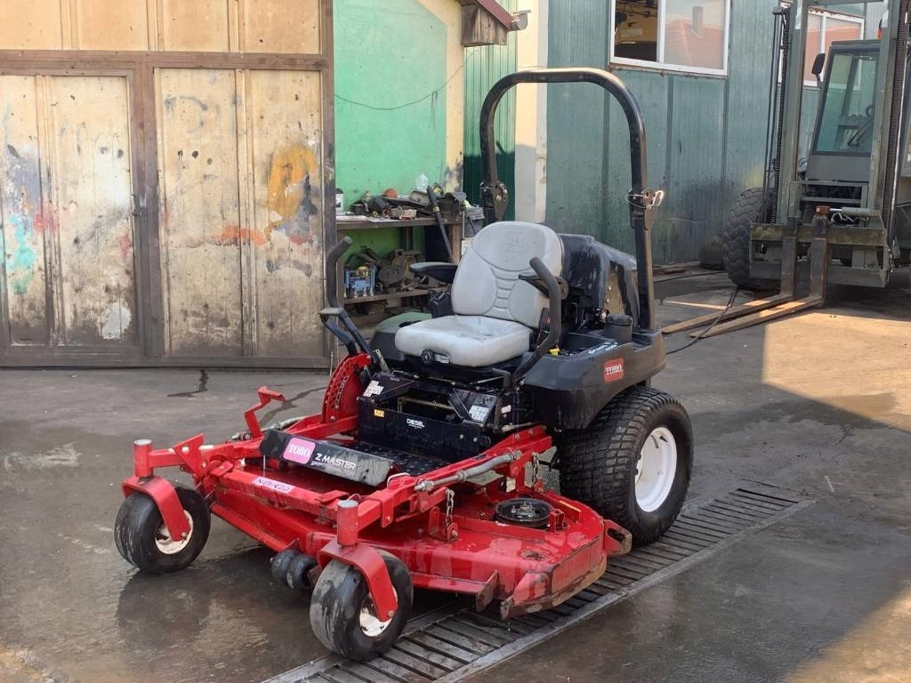 Toro Z MASTER PROFESSIONAL 7000 - Zāles pļāvējs: foto 1 Toro Z MASTER PROFESSIONAL 7000 - Zāles pļāvējs: foto 1