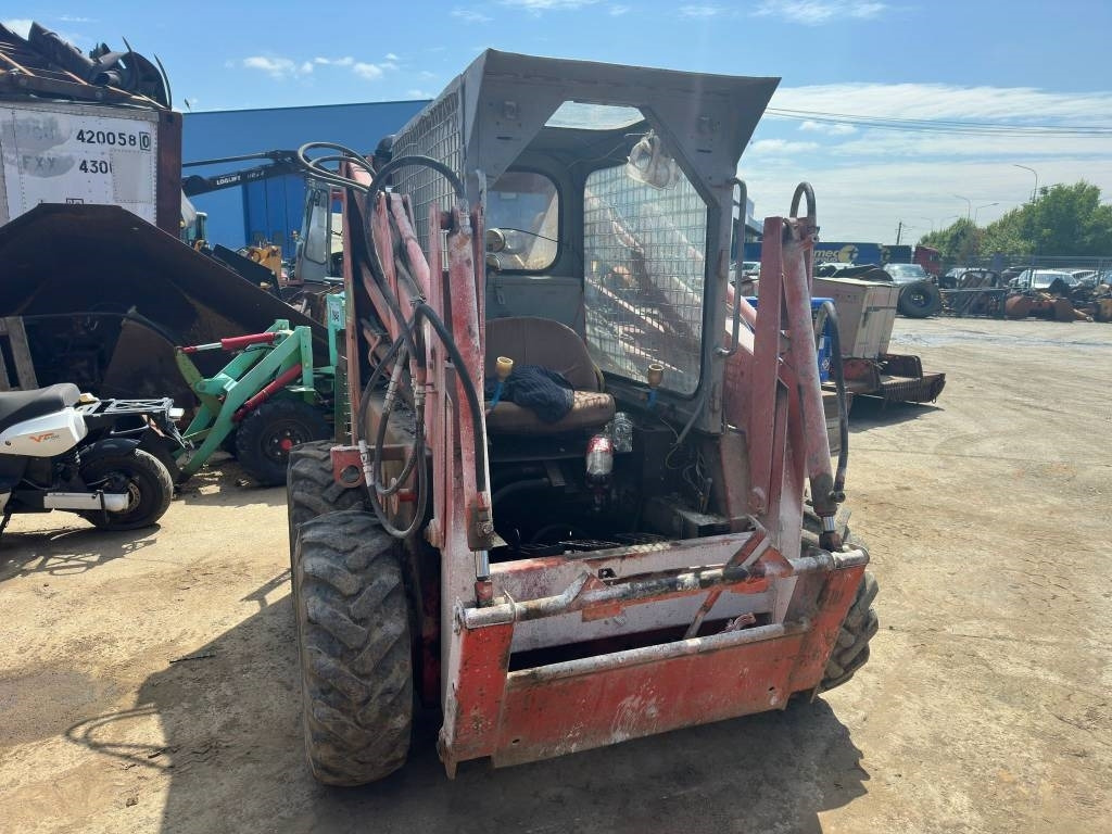 Unirak 600 - Kompaktiekrāvējs: foto 4 Unirak 600 - Kompaktiekrāvējs: foto 4