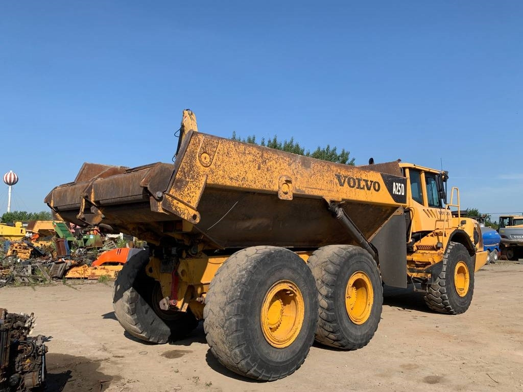 Volvo A 25 D - Artikulētias pašizgāzējs: foto 3 Volvo A 25 D - Artikulētias pašizgāzējs: foto 3