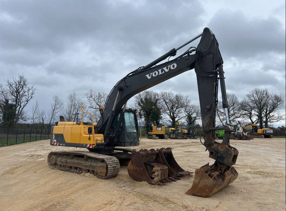 Volvo EC 220 DL - Kāpurķēžu ekskavators: foto 4 Volvo EC 220 DL - Kāpurķēžu ekskavators: foto 4