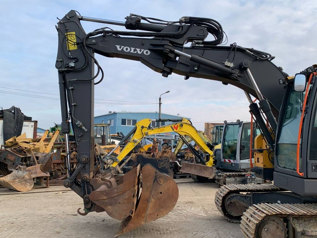 Volvo ECR145EL - Kāpurķēžu ekskavators: foto 4 Volvo ECR145EL - Kāpurķēžu ekskavators: foto 4