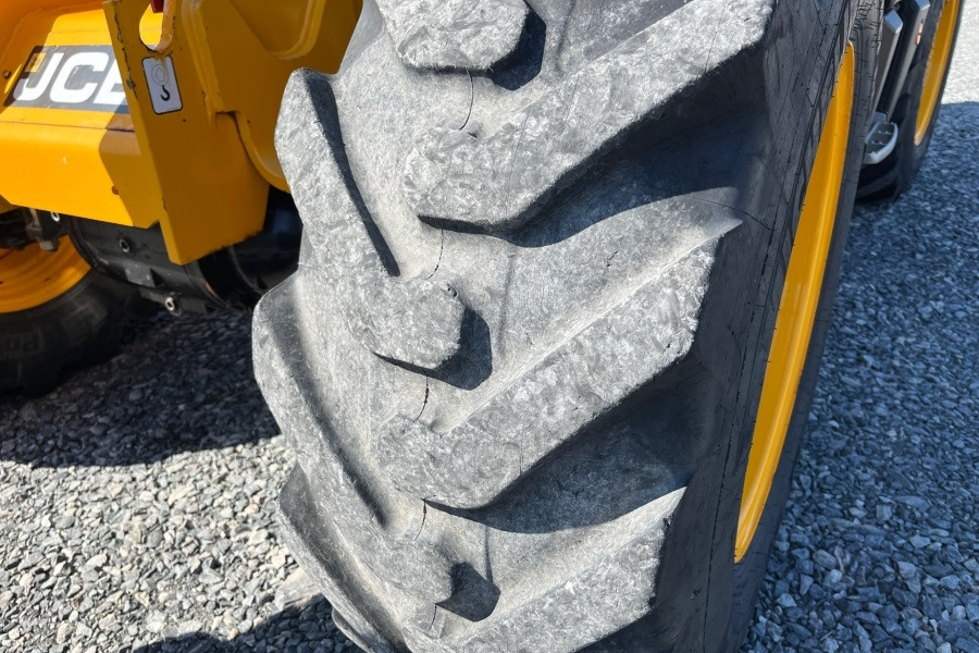 JCB 535-95 - Teleskopiskais riteņu iekrāvējs: foto 2 JCB 535-95 - Teleskopiskais riteņu iekrāvējs: foto 2