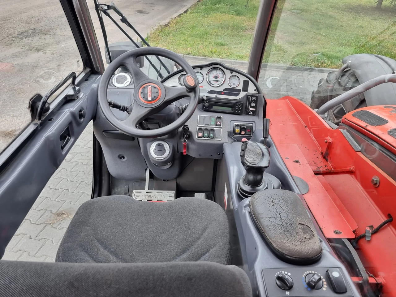 MANITOU MLT 735 120 LSU - Teleskopiskais riteņu iekrāvējs: foto 5 MANITOU MLT 735 120 LSU - Teleskopiskais riteņu iekrāvējs: foto 5