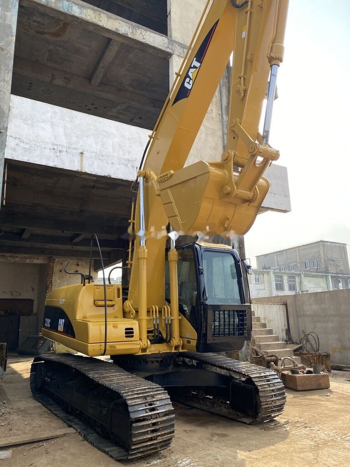 Caterpillar 320C - Kāpurķēžu ekskavators: foto 1 Caterpillar 320C - Kāpurķēžu ekskavators: foto 1