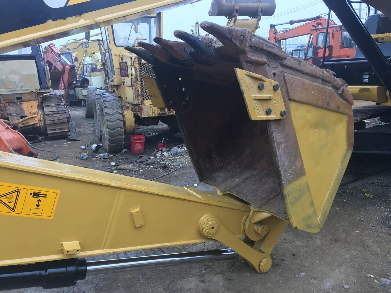 Caterpillar 320D - Kāpurķēžu ekskavators: foto 1 Caterpillar 320D - Kāpurķēžu ekskavators: foto 1