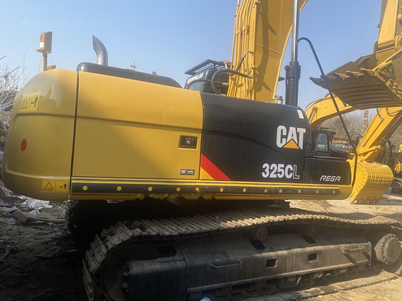 Caterpillar 325CL - Kāpurķēžu ekskavators: foto 1 Caterpillar 325CL - Kāpurķēžu ekskavators: foto 1