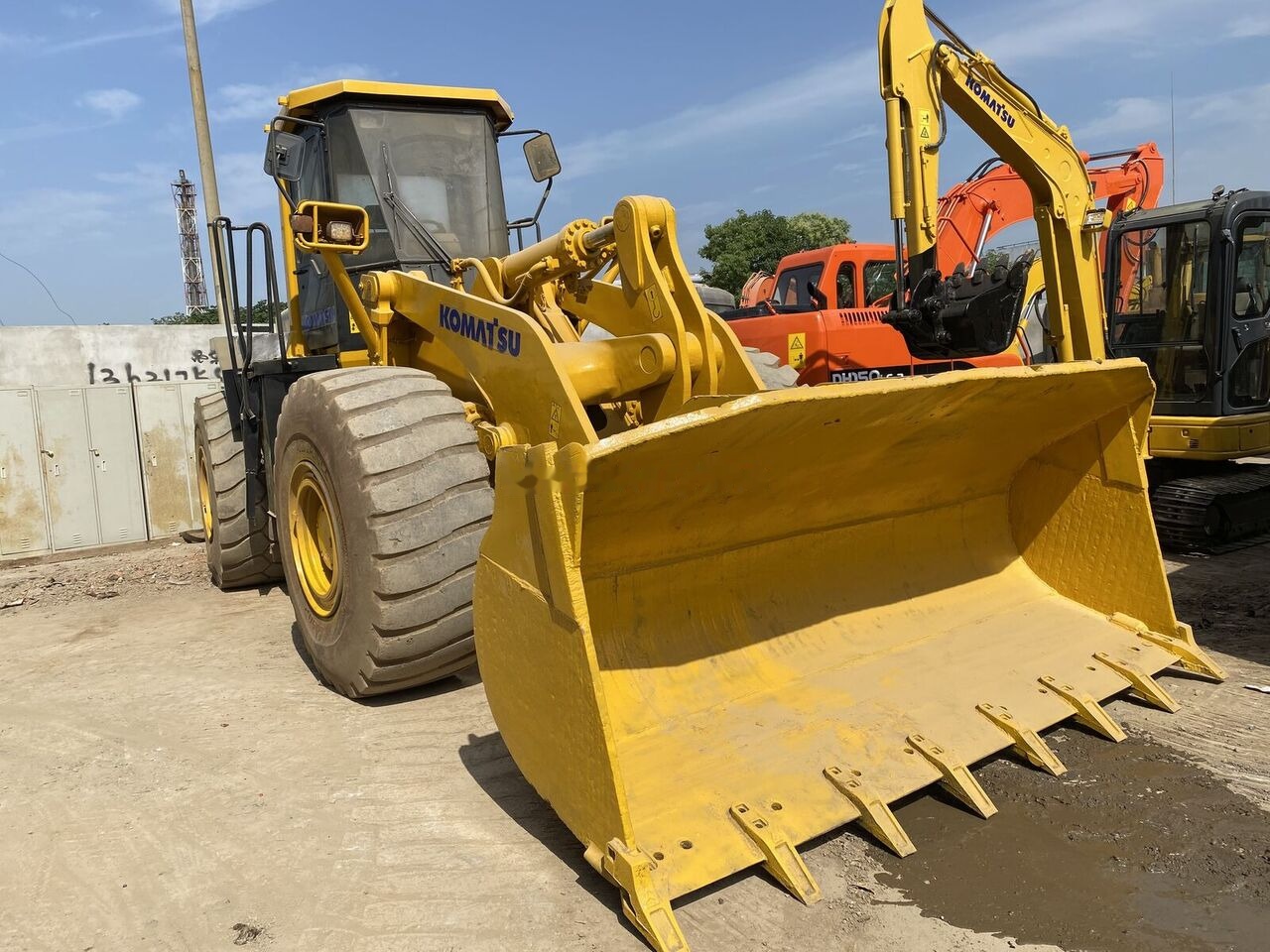 Komatsu WA470-3 - Riteņu iekrāvējs: foto 2 Komatsu WA470-3 - Riteņu iekrāvējs: foto 2