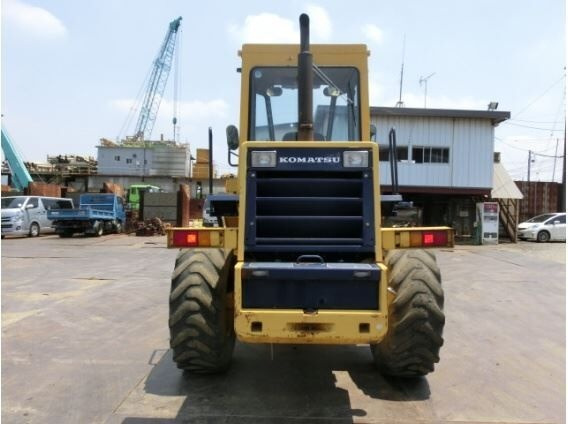 Komatsu wa100-1 - Riteņu iekrāvējs: foto 1 Komatsu wa100-1 - Riteņu iekrāvējs: foto 1