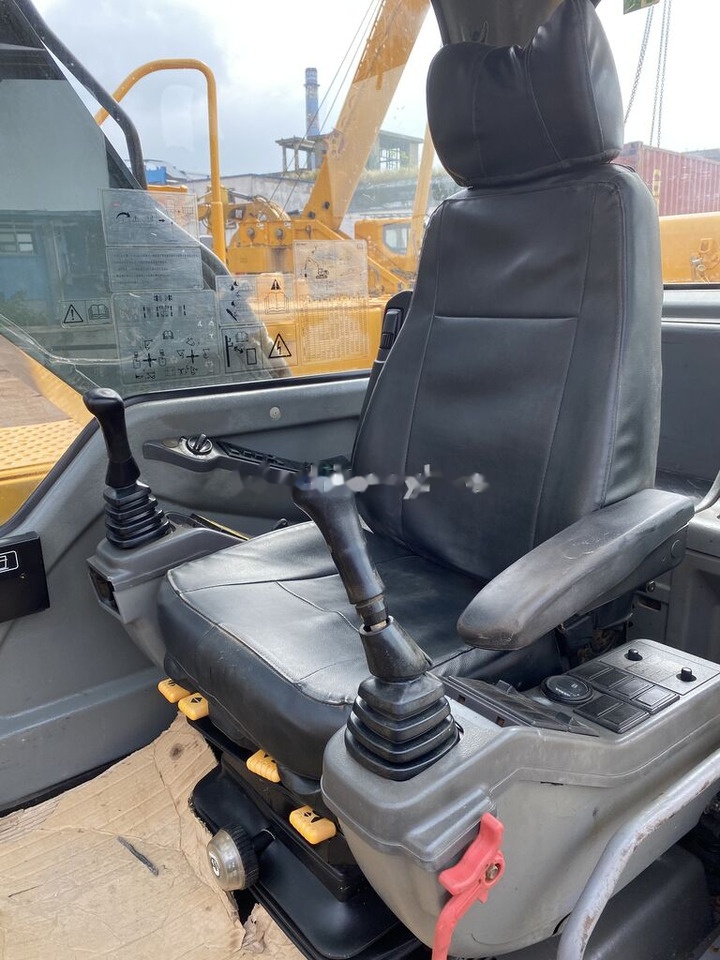 Volvo EC210BLC - Kāpurķēžu ekskavators: foto 1 Volvo EC210BLC - Kāpurķēžu ekskavators: foto 1