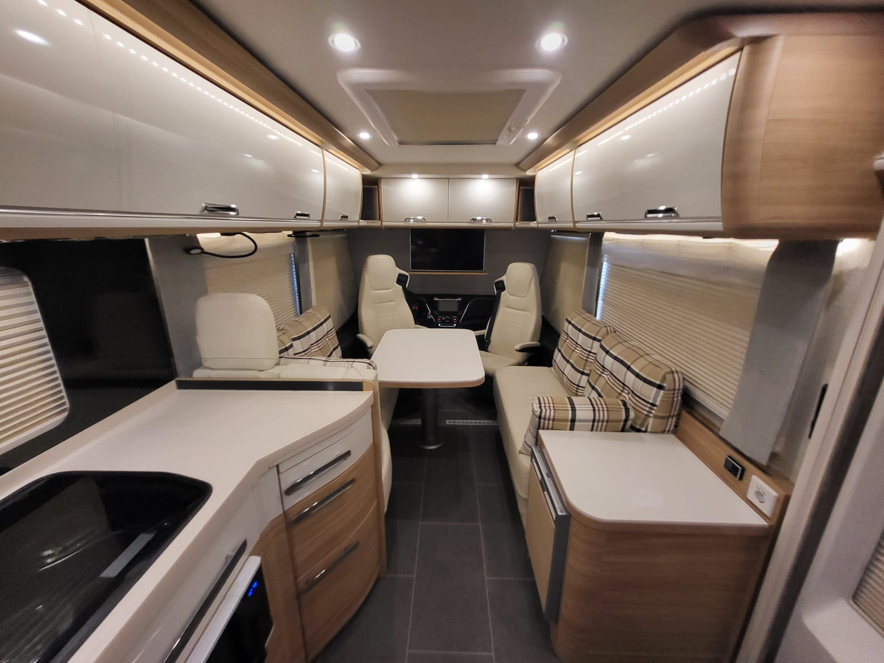 NIESMANN + BISCHOFF 920 - Integrēts kemperis: foto 5 NIESMANN + BISCHOFF 920 - Integrēts kemperis: foto 5