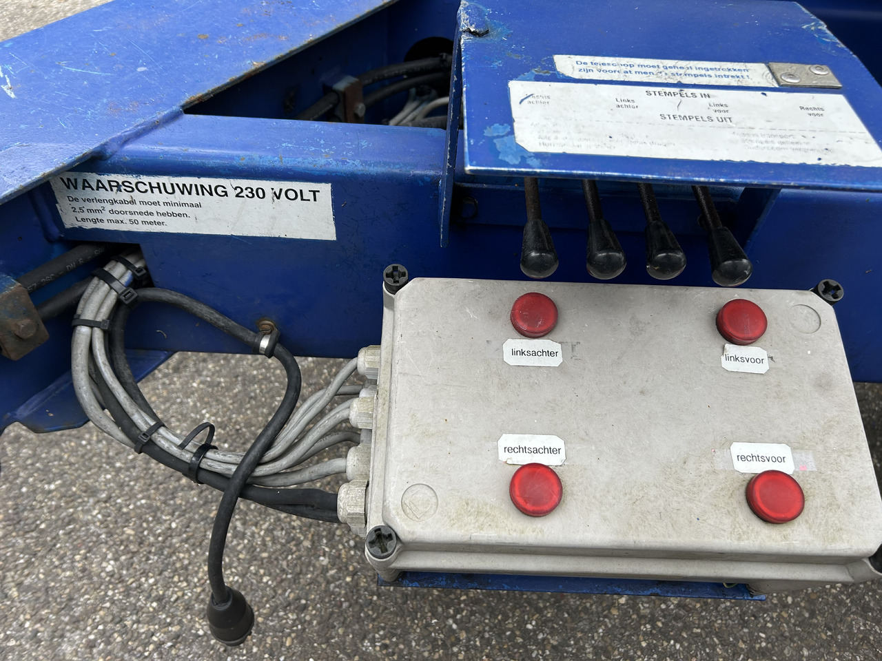 Custers R20EHS R20 2005 trailer mounted platform R20 - Paceļamais grozs ar dīsteli: foto 4 Custers R20EHS R20 2005 trailer mounted platform R20 - Paceļamais grozs ar dīsteli: foto 4