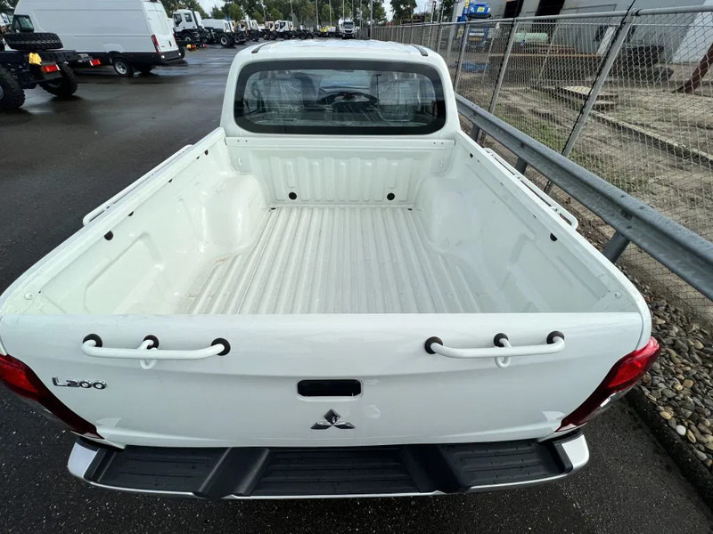 Mitsubishi L200 4x4 - 8 UNITS in WHITE 2.5 D GL Double Cab - EURO 2 - NEW!! Ready for work!!!** - Pikaps, Kravas-pasažieru furgons: foto 4 Mitsubishi L200 4x4 - 8 UNITS in WHITE 2.5 D GL Double Cab - EURO 2 - NEW!! Ready for work!!!** - Pikaps, Kravas-pasažieru furgons: foto 4