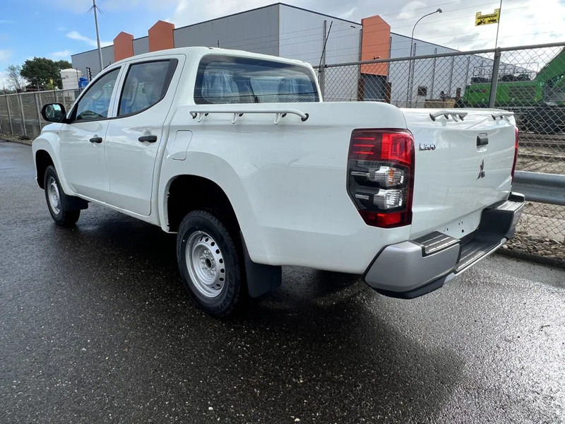 Mitsubishi L200 4x4 - 8 UNITS in WHITE 2.5 D GL Double Cab - EURO 2 - NEW!! Ready for work!!!** - Pikaps, Kravas-pasažieru furgons: foto 2 Mitsubishi L200 4x4 - 8 UNITS in WHITE 2.5 D GL Double Cab - EURO 2 - NEW!! Ready for work!!!** - Pikaps, Kravas-pasažieru furgons: foto 2