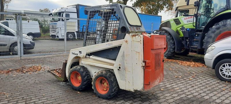 Bobcat 443 4x4 Radlader - Kompaktiekrāvējs: foto 3 Bobcat 443 4x4 Radlader - Kompaktiekrāvējs: foto 3
