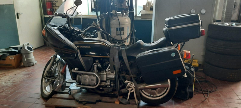 Honda GL 2 Goldwing - Motocikls: foto 3 Honda GL 2 Goldwing - Motocikls: foto 3