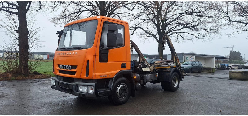 Iveco 80E18K 4x2 Absetzkipper - Būvgružu konteineru vedējs: foto 1 Iveco 80E18K 4x2 Absetzkipper - Būvgružu konteineru vedējs: foto 1