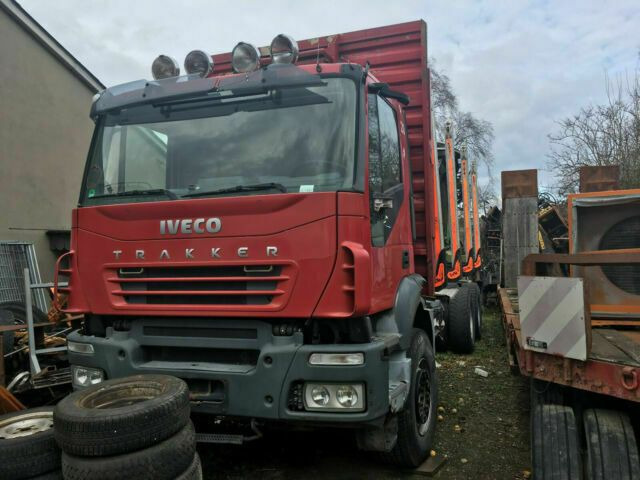 Iveco AD260T450PS 6x4 Blatt Blatt (E:5) - Kokvedējs, Kravas auto ar manipulatoru: foto 1 Iveco AD260T450PS 6x4 Blatt Blatt (E:5) - Kokvedējs, Kravas auto ar manipulatoru: foto 1