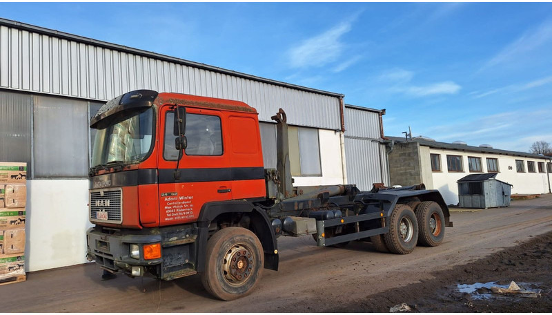 MAN 26.272 K Abroller Blatt/Blatt 6x4 - Pacēlājs ar āķi: foto 4 MAN 26.272 K Abroller Blatt/Blatt 6x4 - Pacēlājs ar āķi: foto 4