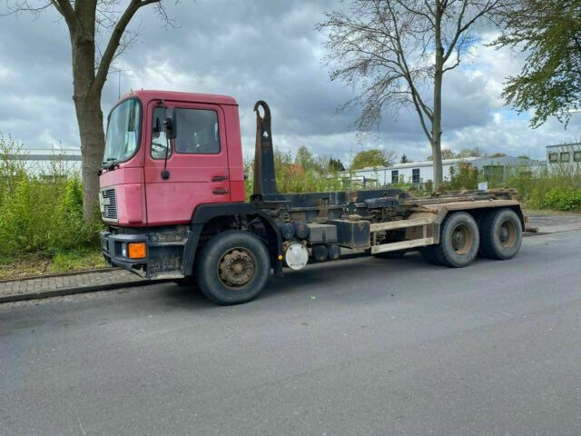 MAN 26.372K 6x4 Abrollkipper AHK Blatt/Blatt - Pacēlājs ar āķi: foto 2 MAN 26.372K 6x4 Abrollkipper AHK Blatt/Blatt - Pacēlājs ar āķi: foto 2