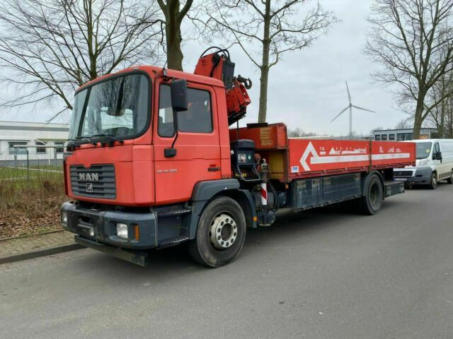 MAN ME18.284 mit Kran Not Aus Hiab 122B - Bortu kravas automašīna/ Platforma, Kravas auto ar manipulatoru: foto 1 MAN ME18.284 mit Kran Not Aus Hiab 122B - Bortu kravas automašīna/ Platforma, Kravas auto ar manipulatoru: foto 1