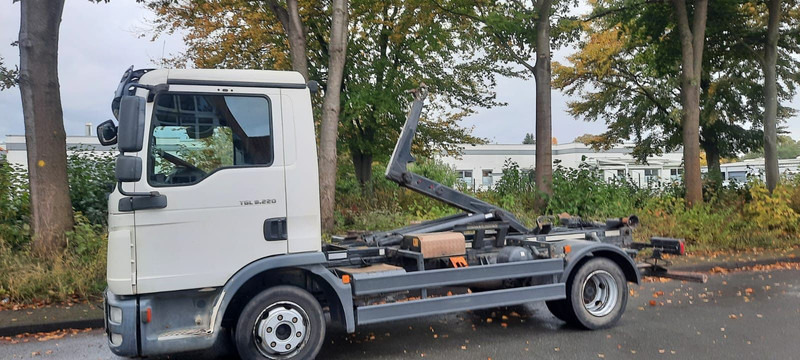 MAN TGL 8.220 Abrollkipper - Pacēlājs ar āķi: foto 4 MAN TGL 8.220 Abrollkipper - Pacēlājs ar āķi: foto 4