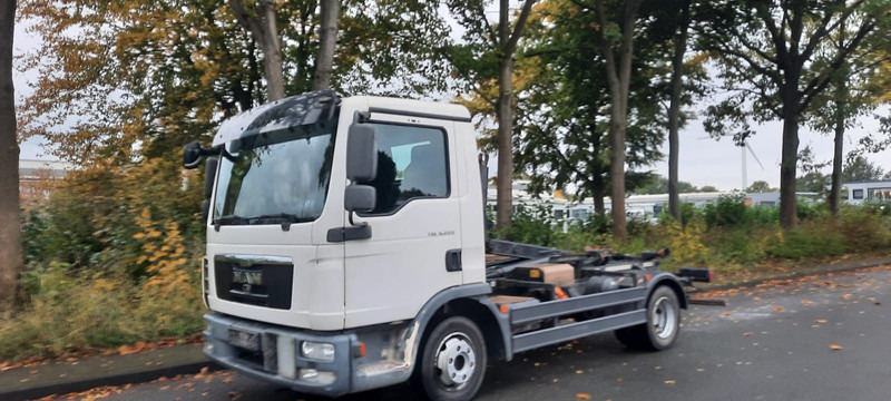 MAN TGL 8.220 Abrollkipper - Pacēlājs ar āķi: foto 2 MAN TGL 8.220 Abrollkipper - Pacēlājs ar āķi: foto 2