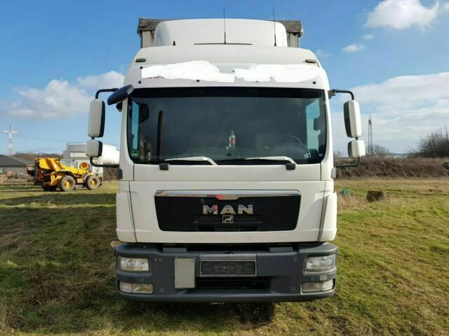MAN TGL8.240 G.Haus/2xBett Klima AHK - Kravas automašīna ar tentu: foto 1 MAN TGL8.240 G.Haus/2xBett Klima AHK - Kravas automašīna ar tentu: foto 1