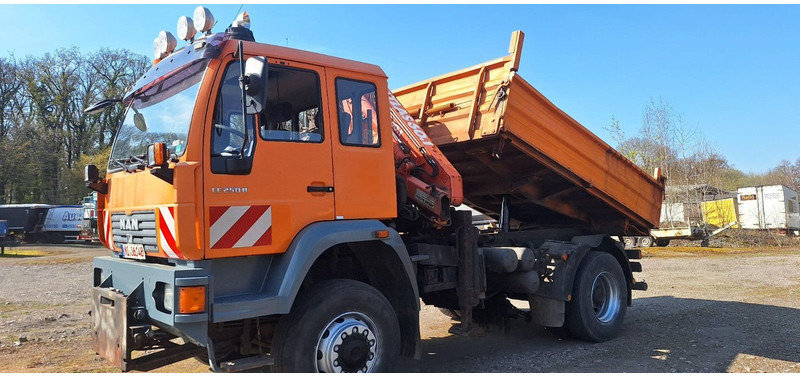 MAN TGM 18.240PS 4x4 3.S-Kipper mit Kran - Kravas automašīna pašizgāzējs, Kravas auto ar manipulatoru: foto 1 MAN TGM 18.240PS 4x4 3.S-Kipper mit Kran - Kravas automašīna pašizgāzējs, Kravas auto ar manipulatoru: foto 1