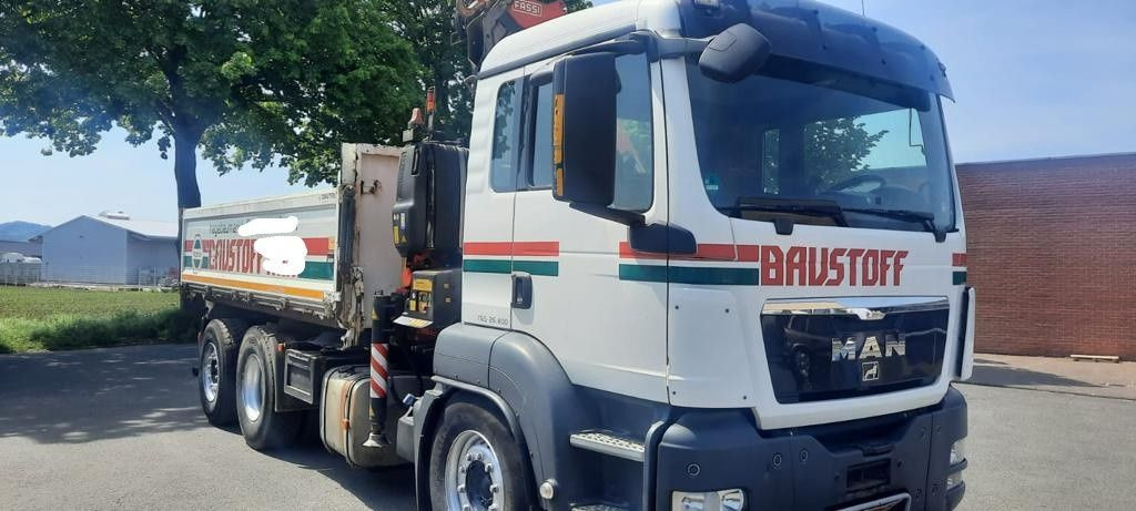 MAN TGS 26.400 Kipper Mit Kran/Funk - Kravas automašīna pašizgāzējs, Kravas auto ar manipulatoru: foto 2 MAN TGS 26.400 Kipper Mit Kran/Funk - Kravas automašīna pašizgāzējs, Kravas auto ar manipulatoru: foto 2