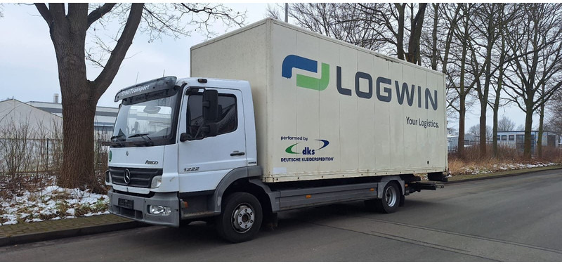 Mercedes-Benz 1222 Atego Koffer mit LBW Klima - Kravas automašīna ar slēgto virsbūvi: foto 1 Mercedes-Benz 1222 Atego Koffer mit LBW Klima - Kravas automašīna ar slēgto virsbūvi: foto 1