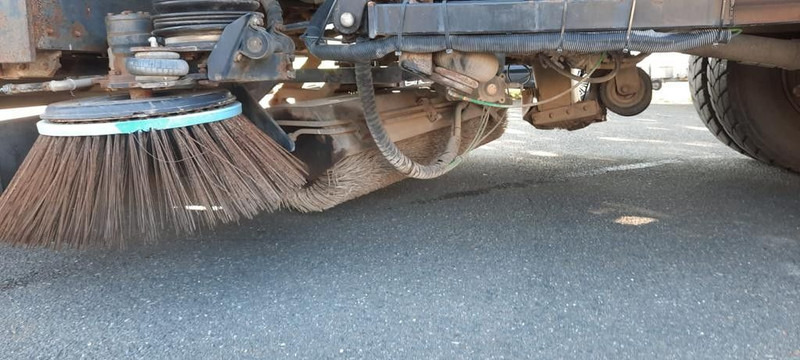 Mercedes-Benz 1824 Axor 1-Hand - Ielu tīrīšanas mašīna: foto 4 Mercedes-Benz 1824 Axor 1-Hand - Ielu tīrīšanas mašīna: foto 4