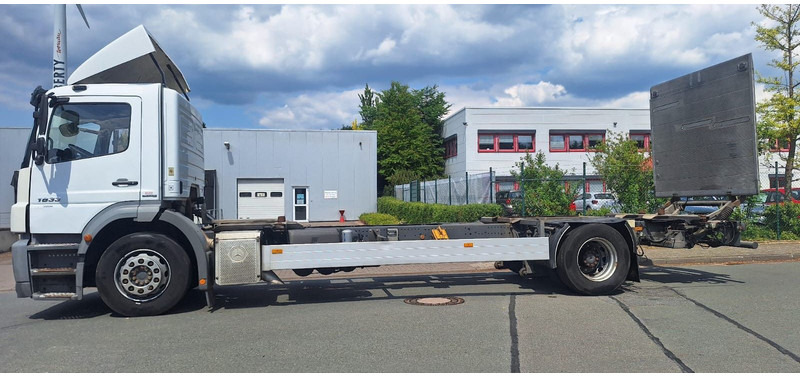 Mercedes-Benz 1833 2 Achser für BDF mit LBW - Šasija kravas automašīna: foto 4 Mercedes-Benz 1833 2 Achser für BDF mit LBW - Šasija kravas automašīna: foto 4