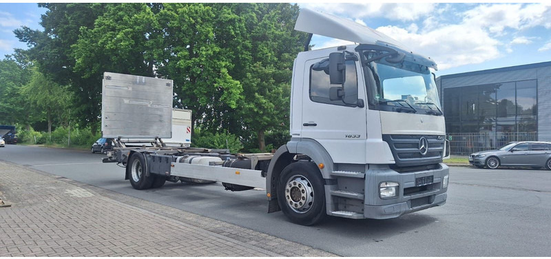 Mercedes-Benz 1833 2 Achser für BDF mit LBW - Šasija kravas automašīna: foto 2 Mercedes-Benz 1833 2 Achser für BDF mit LBW - Šasija kravas automašīna: foto 2