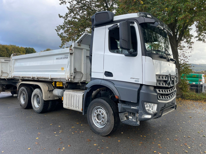 Mercedes-Benz 2648 3348 - Kravas automašīna pašizgāzējs: foto 4 Mercedes-Benz 2648 3348 - Kravas automašīna pašizgāzējs: foto 4