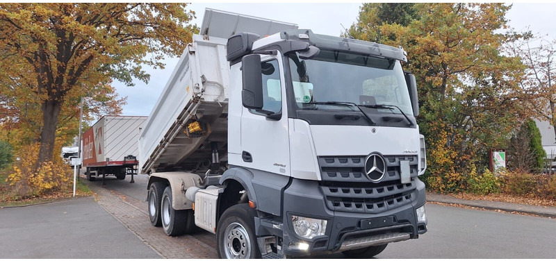 Mercedes-Benz 2648 3348 - Kravas automašīna pašizgāzējs: foto 1 Mercedes-Benz 2648 3348 - Kravas automašīna pašizgāzējs: foto 1